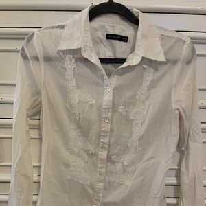 the limited white button-down lace blouse size small: M